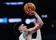 开云下载-雄鹿队中锋连续两场砍下+，成为全队得分王的简单介绍