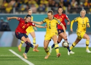 开云体育官网-西班牙队连扳两球，晋级半决赛