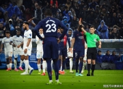 开云体育-巴塞罗那主场大败，欧冠出线形势严峻