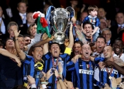 开云下载-欧冠夺冠热门球队争夺激烈，形势扑朔迷离