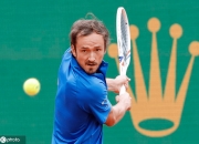 开云下载-蒙特卡洛大师赛轻取温网，梅德韦杰夫惊艳四座