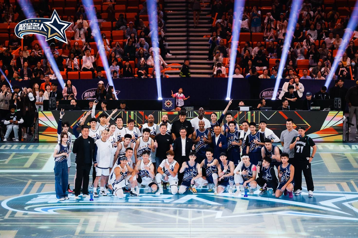 包含顶级篮球赛事点燃激情,球场上空飘扬荣耀的词条 包含顶级篮球赛事点燃激情,球场上空飘扬荣耀的词条