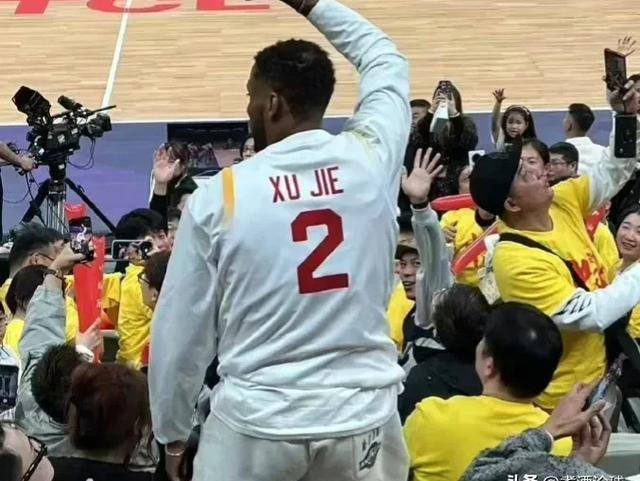 亚洲篮球赛季中球员表现出色，比赛进程惊险刺激的简单介绍