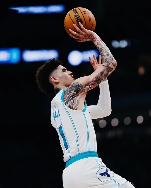 雄鹿队中锋连续两场砍下+,成为全队得分王的简单介绍 雄鹿队中锋连续两场砍下+,成为全队得分王的简单介绍