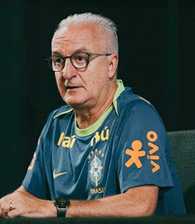 巴西球队宣布续约世界级前锋,稳固攻击线的简单介绍 巴西球队宣布续约世界级前锋,稳固攻击线的简单介绍