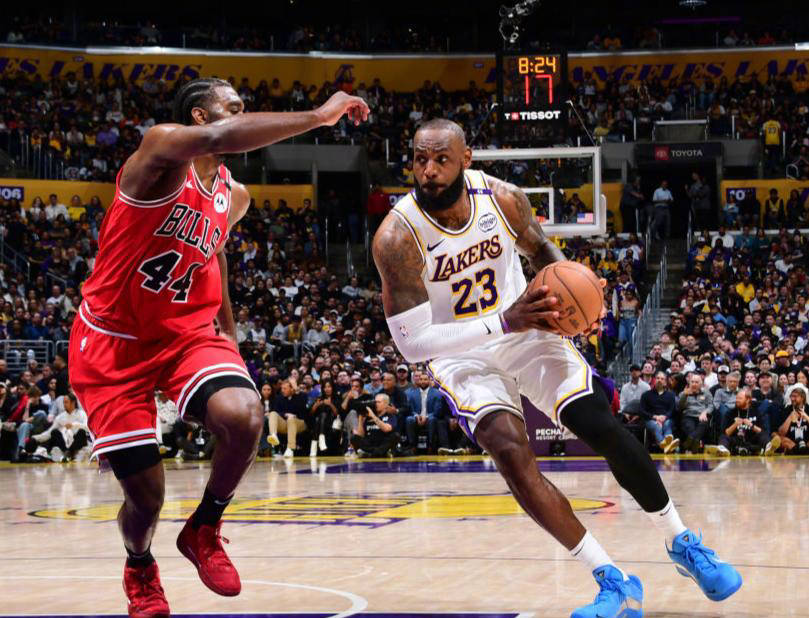 骑士公牛苦战至底,詹姆斯笑纳胜利的简单介绍 骑士公牛苦战至底,詹姆斯笑纳胜利的简单介绍