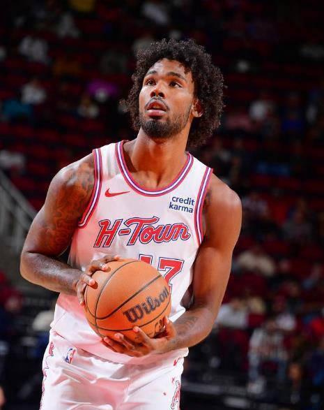 莱万特中场控制节奏，助球队取得稳定表现的简单介绍