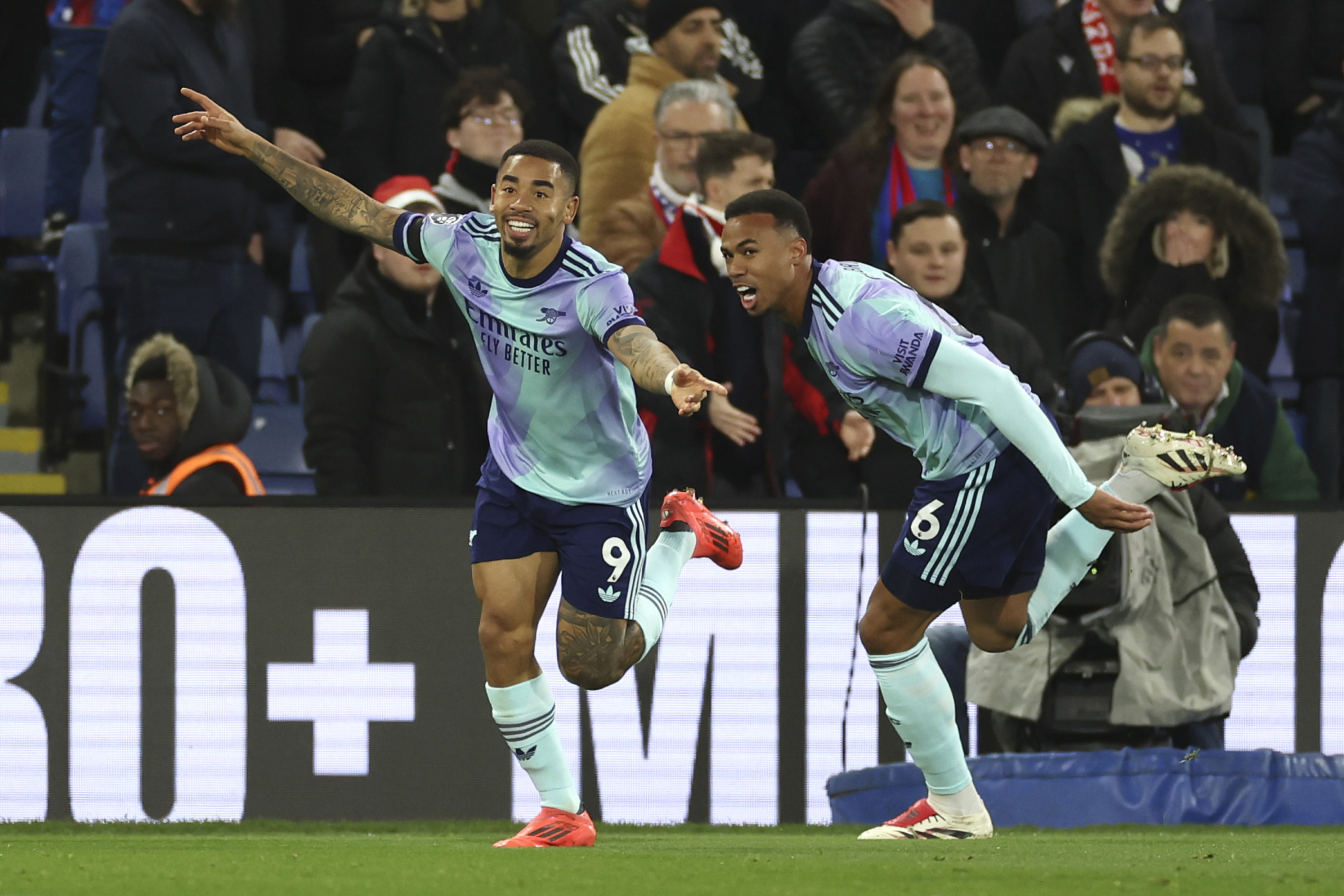 包含战意十足:曼联世俱杯热身赛回顾的词条 包含战意十足:曼联世俱杯热身赛回顾的词条