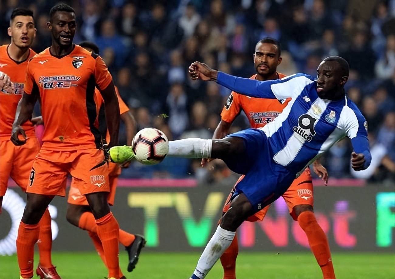 包含欧冠小组出线形势明朗，球队实力对比引人关注的词条