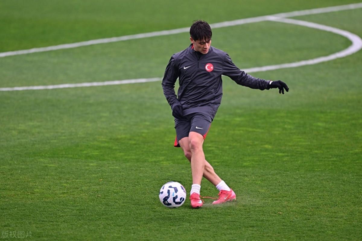 匈牙利队在比赛中掀起进攻热潮,获胜逆袭 匈牙利队在比赛中掀起进攻热潮,获胜逆袭