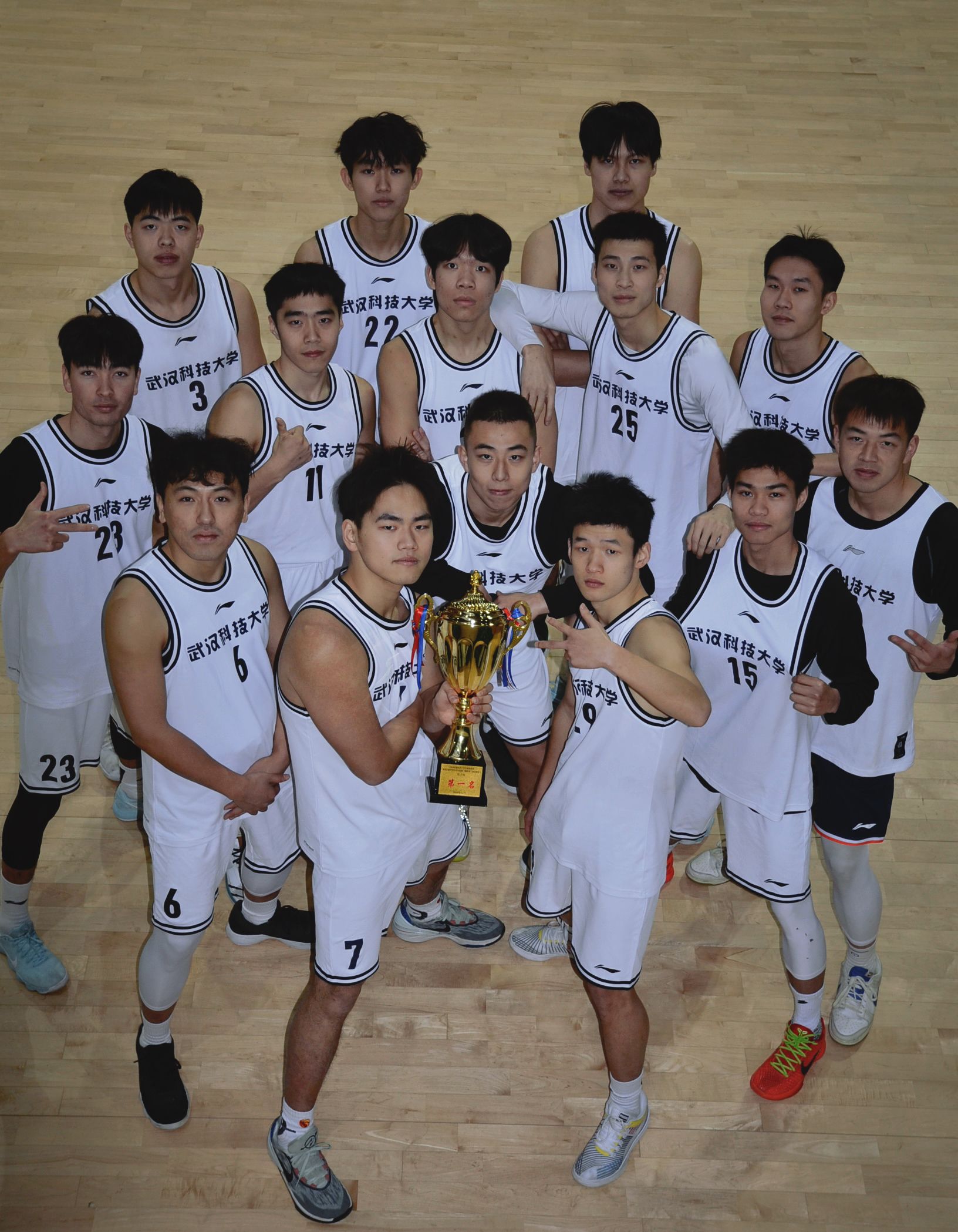 篮球联赛中一位新晋球员的表现令人惊叹