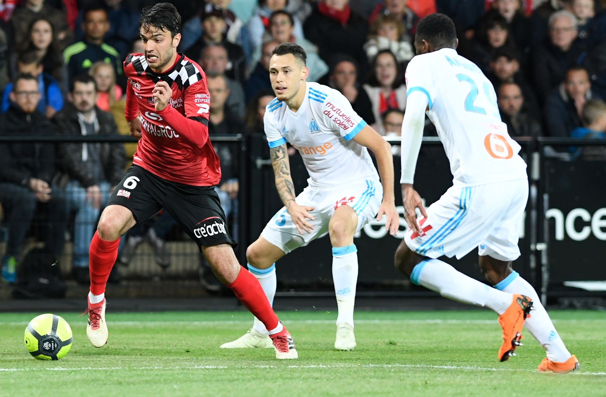 包含摩纳哥队客场大胜特鲁瓦，继续保持联赛不败纪录的词条