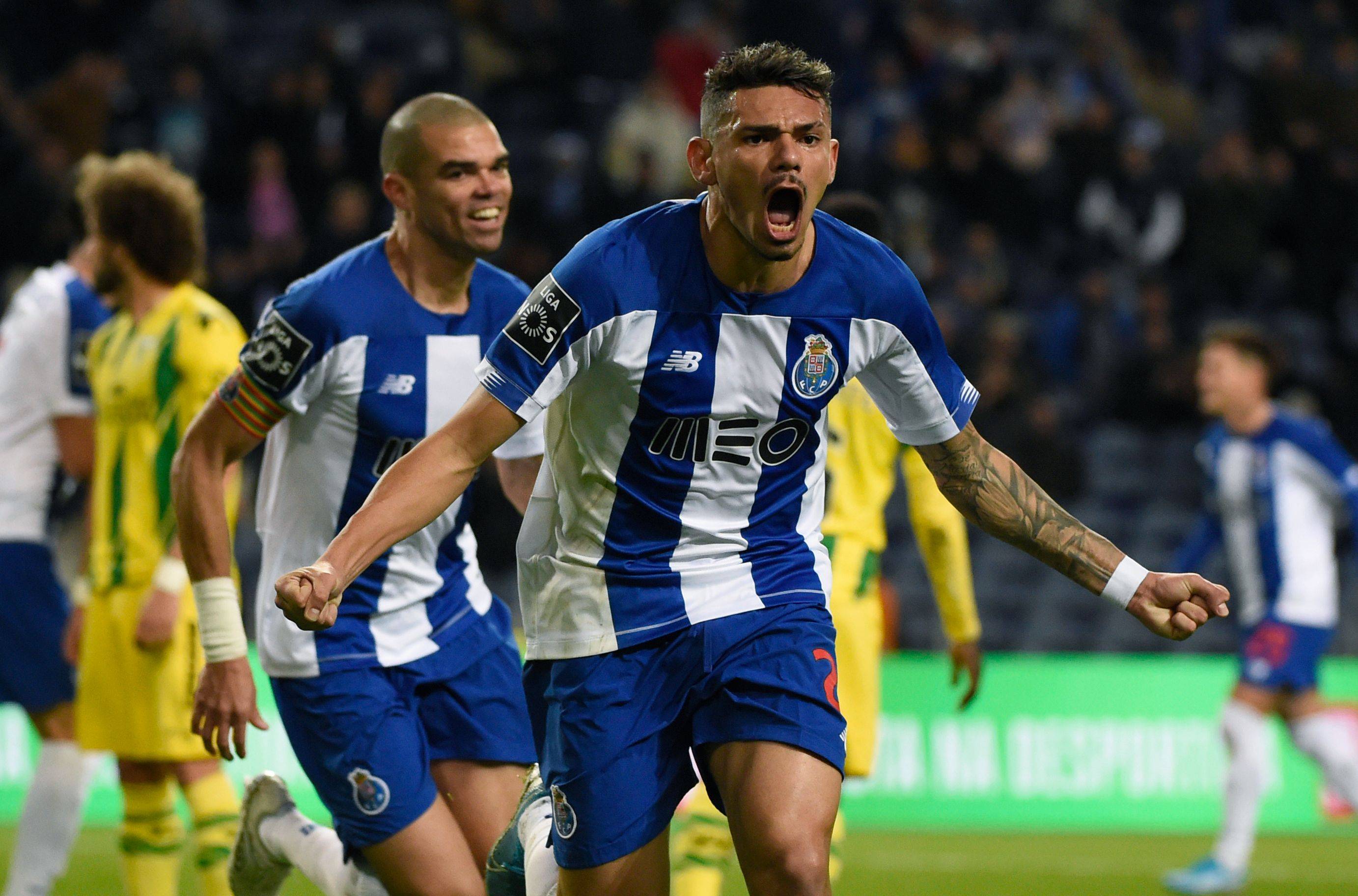 包含葡超豪门对决：波尔图迎战本菲卡的词条