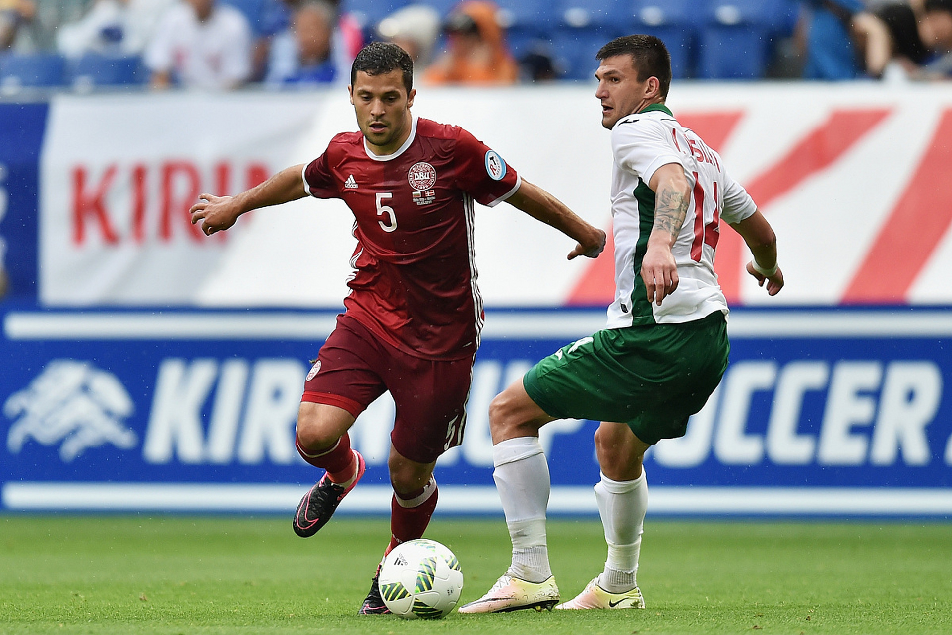 比勒费尔德在一场激战中全力夺胜