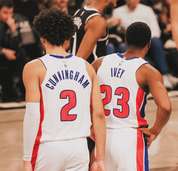 包含活塞队多点开花，轻松击败对手的词条