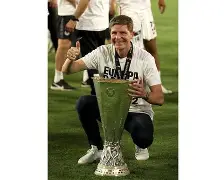 捷克资深球员经验丰富,成为法兰克福核心 捷克资深球员经验丰富,成为法兰克福核心