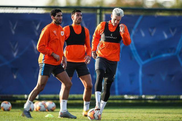 关于神秘外援正式加盟,球队士气大增的信息 关于神秘外援正式加盟,球队士气大增的信息