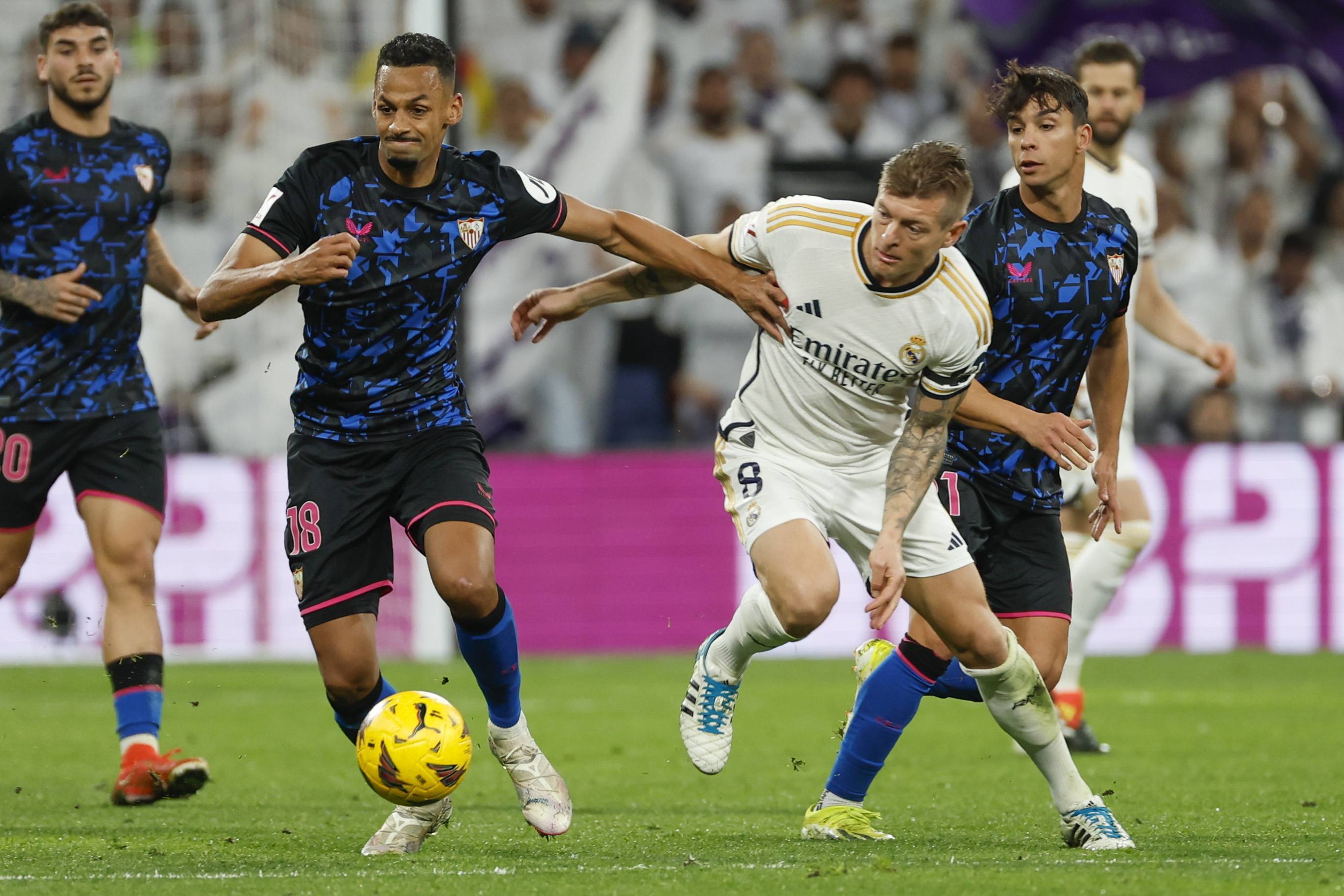 塞尔维亚国脚在球场上展现出色的简单介绍 塞尔维亚国脚在球场上展现出色的简单介绍