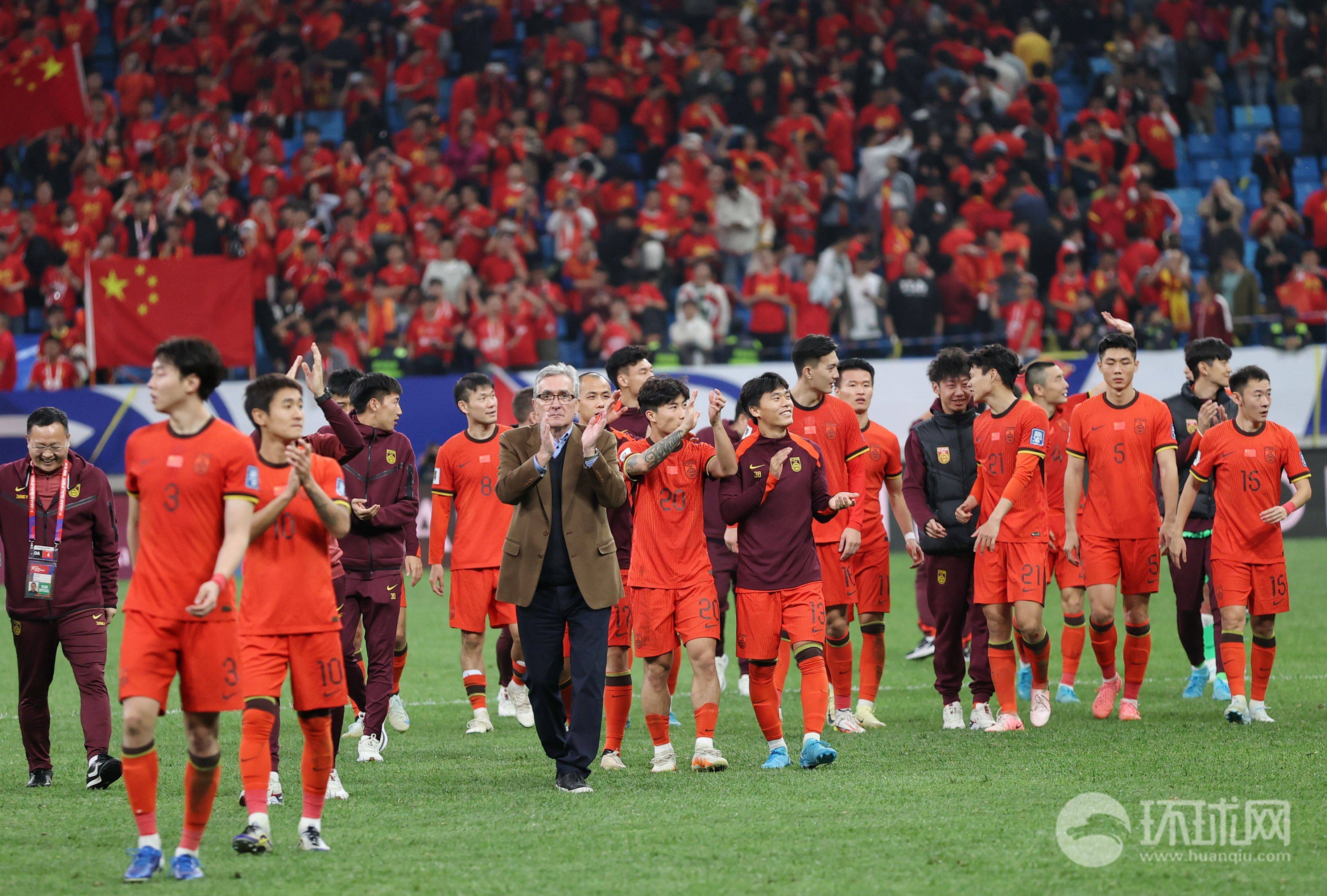 国家队迎来一场惊险的足球对决 国家队迎来一场惊险的足球对决