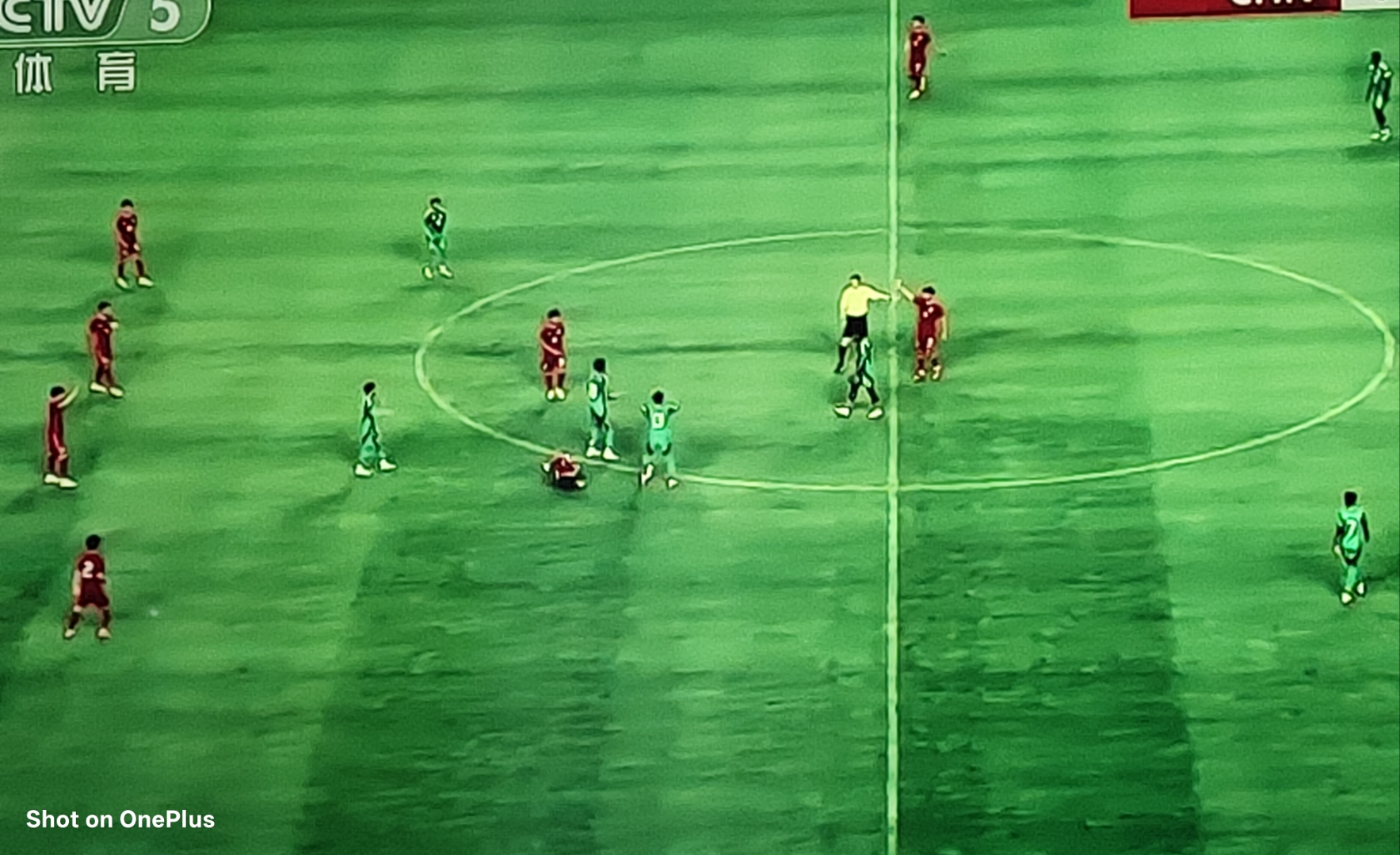 反击连环进攻,球队横扫对手 反击连环进攻,球队横扫对手