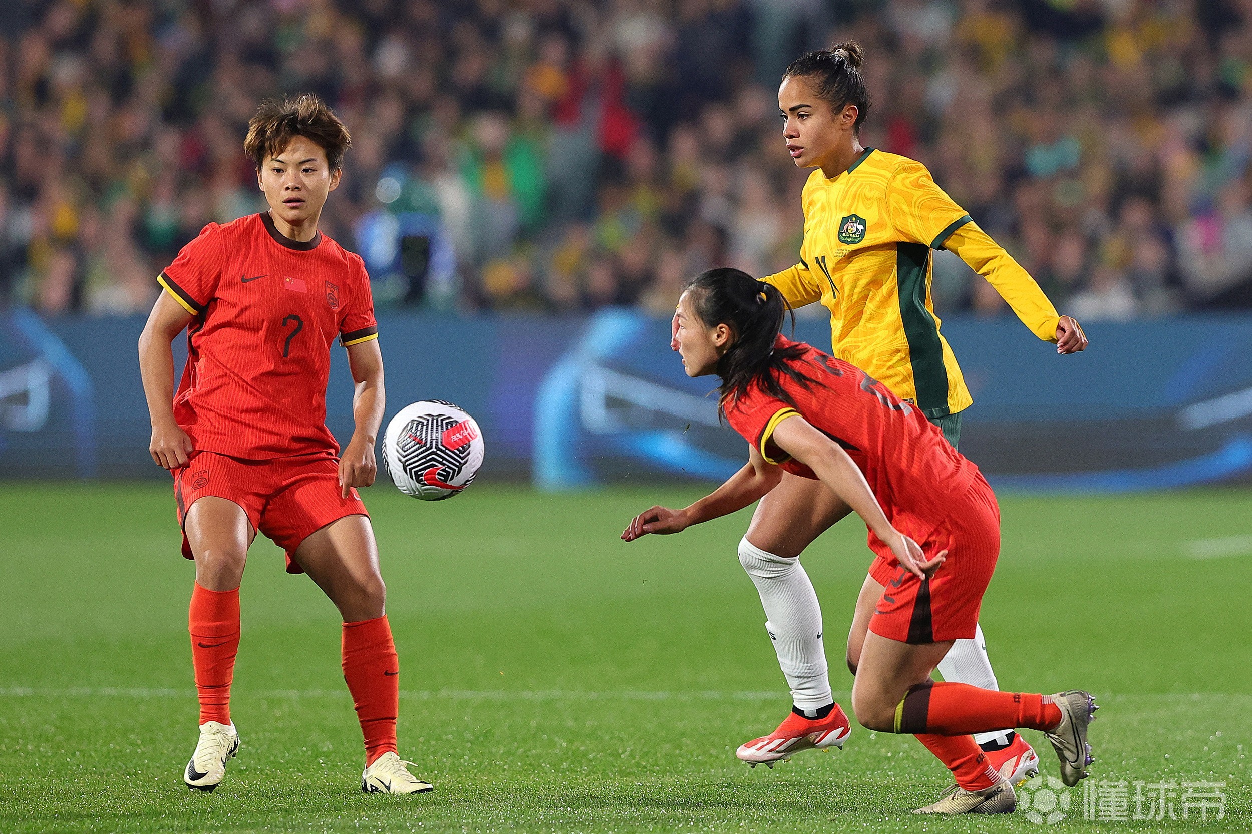 包含国际足坛独特风采:女足赛事吸引观众的词条 包含国际足坛独特风采:女足赛事吸引观众的词条