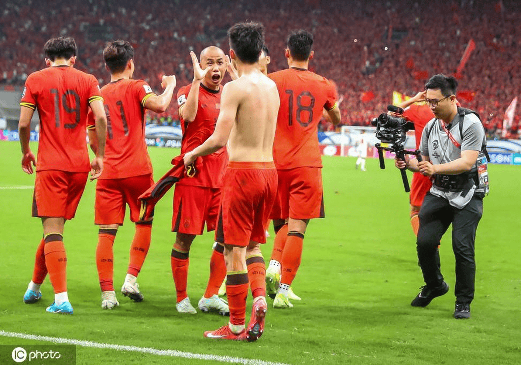 国家足球队在国际赛事中实现突破性的胜利 国家足球队在国际赛事中实现突破性的胜利