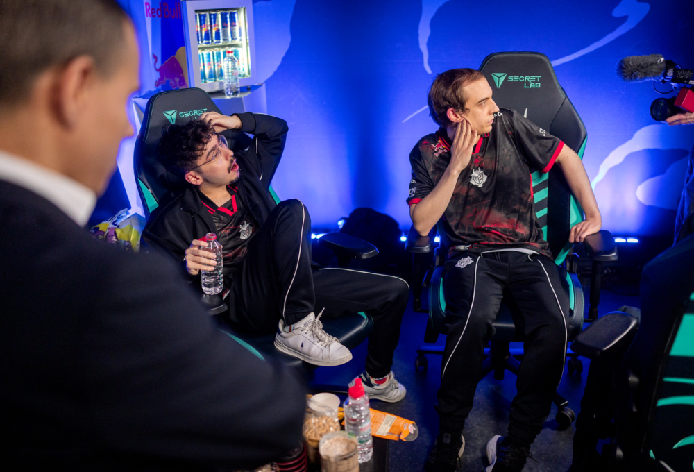 BLG险胜FLY,Hanssama操刀奇招英雄翻盘全球总决赛3:2(巴黎) BLG险胜FLY,Hanssama操刀奇招英雄翻盘全球总决赛3:2(巴黎)