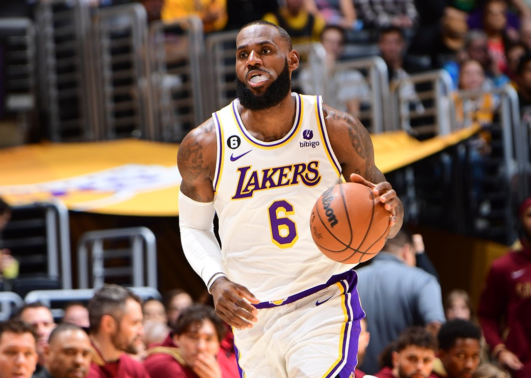 湖人击败凯尔特人，戴维斯全场最高篮板