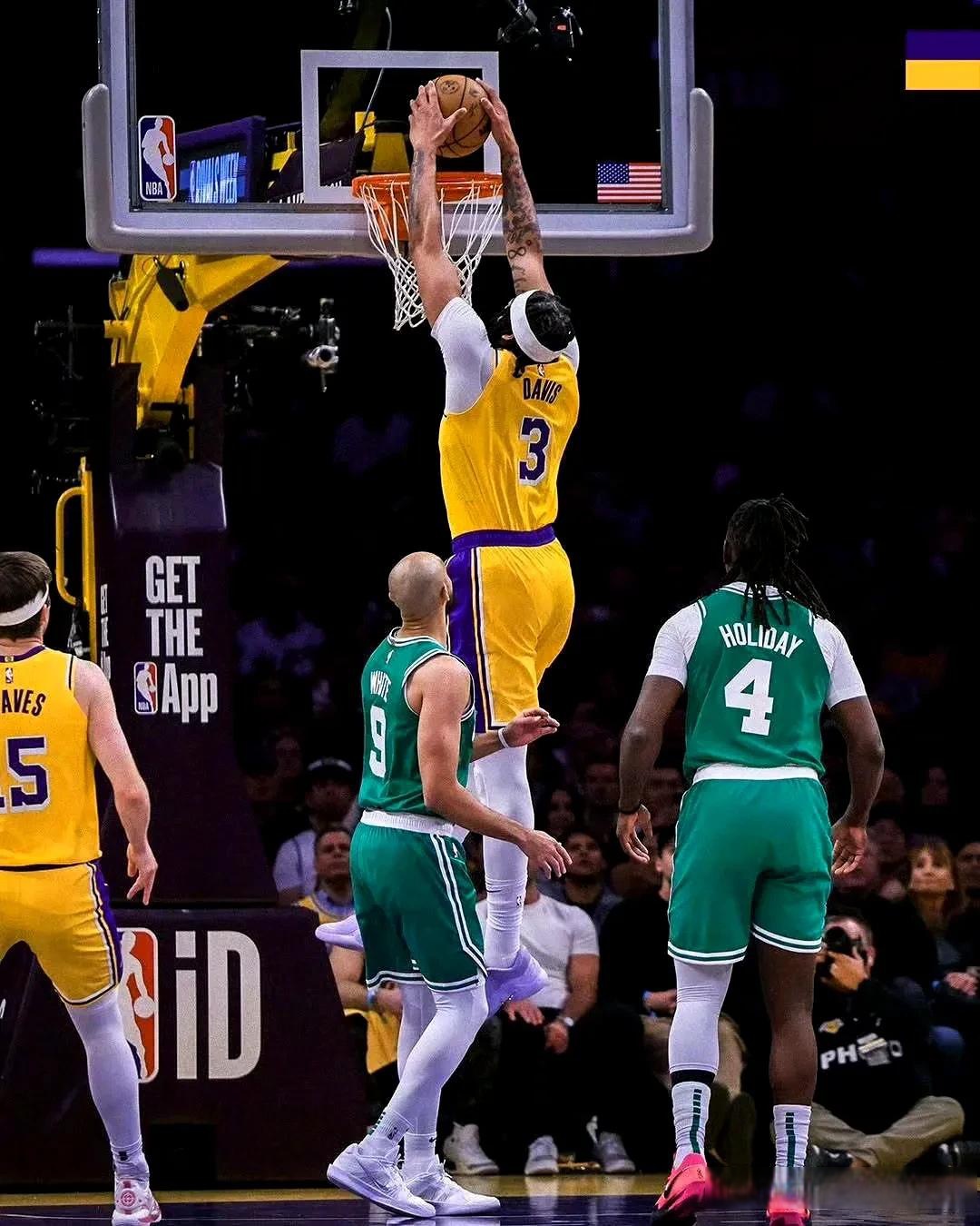 湖人击败凯尔特人，戴维斯全场最高篮板