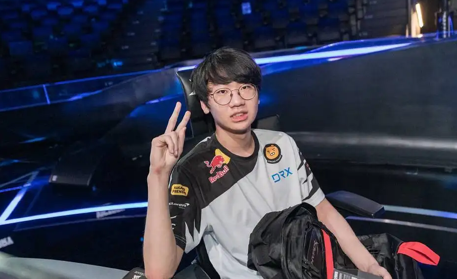 DRX碾压T1,Zeus拿下关键大龙小组赛2:0(巴黎) DRX碾压T1,Zeus拿下关键大龙小组赛2:0(巴黎)