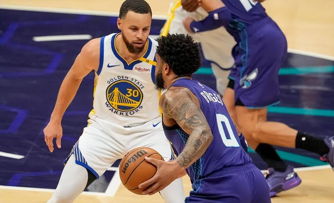 勇士大胜黄蜂,库里单场创下生涯新高得分 勇士大胜黄蜂,库里单场创下生涯新高得分