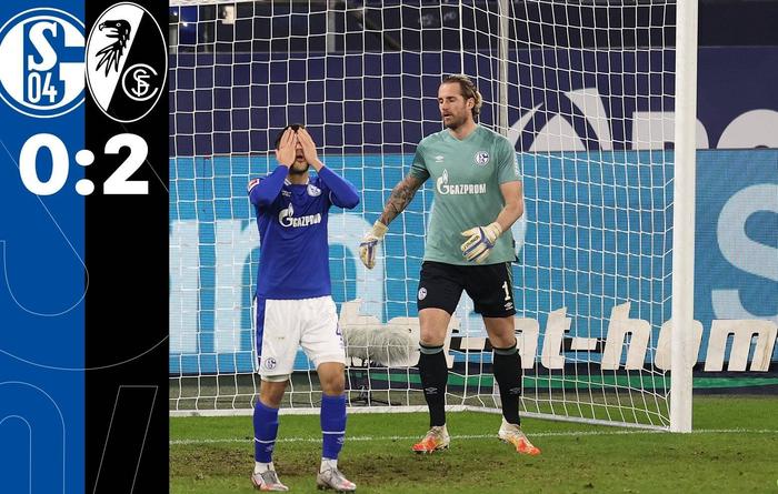 包含沙尔克04客场战平弗赖堡，积分榜上升至中游位置的词条