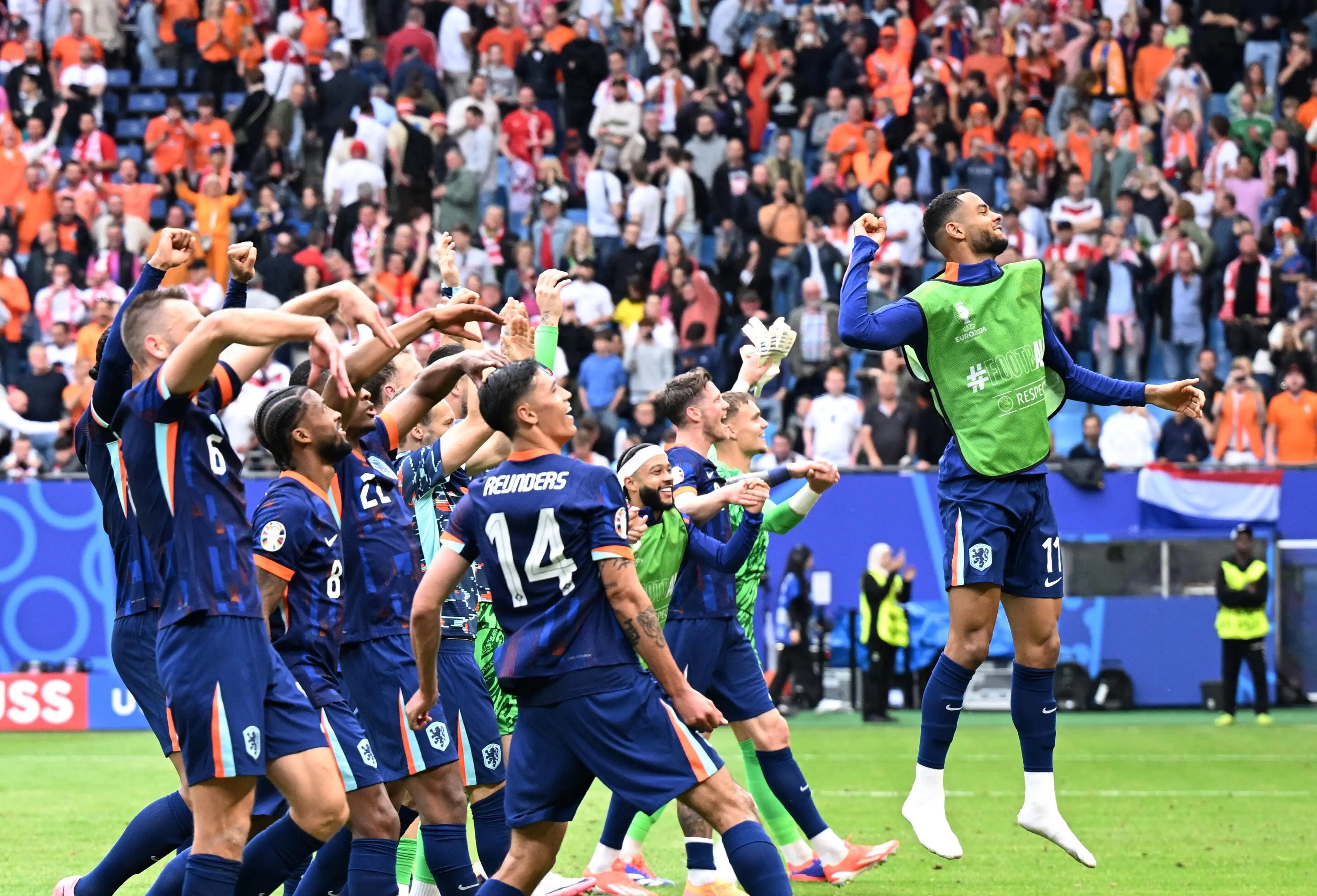 包含欧洲高温足球比赛备战,球队训练重视调整状态的词条 包含欧洲高温足球比赛备战,球队训练重视调整状态的词条