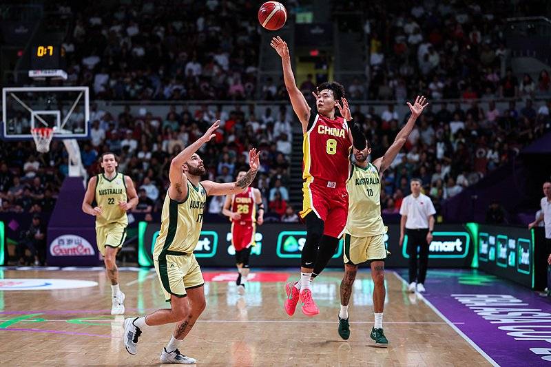 澳大利亚男篮绝杀中国男篮，波特送出助攻的简单介绍