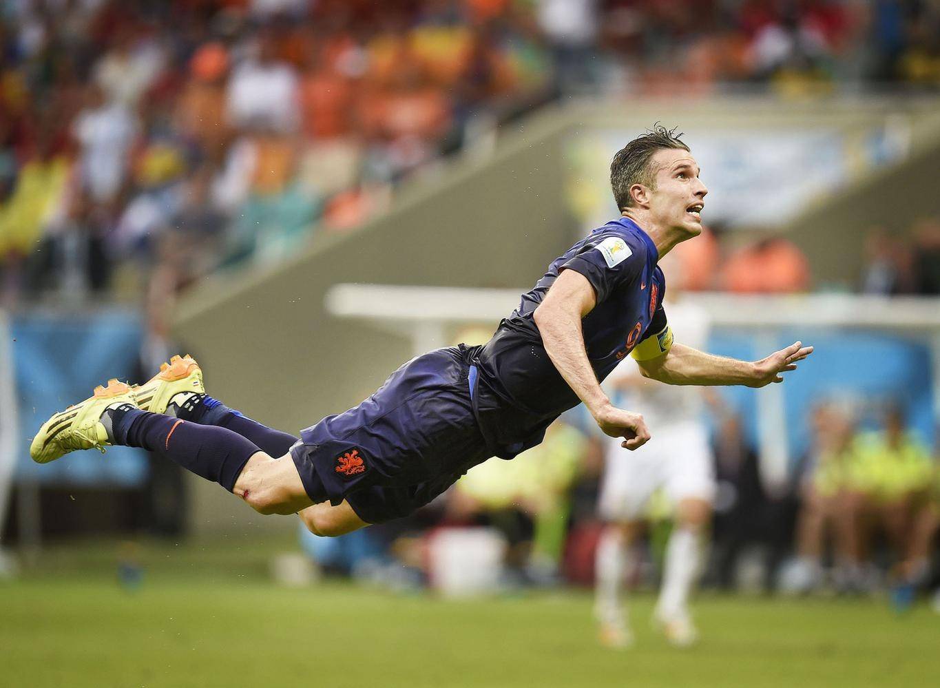 荷兰血洗塞维利亚，范佩西制霸全场